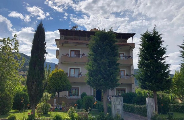Camping & Guest House Herges