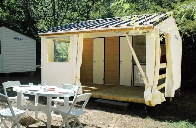 Camping Ushuaïa Villages les Pialades * - TITHOME canvas mobile home 21m²/2 bedrooms (without bathrooms) 4 people