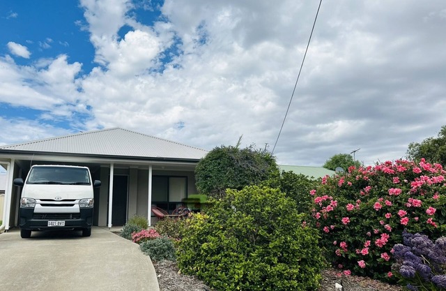 CandE on Wheelton-Centrally Located Holiday Getaway Home in Kingscote!