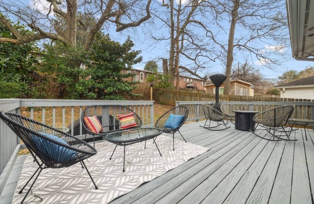 Candler Park Hideaway Gem! BBQ and Parking