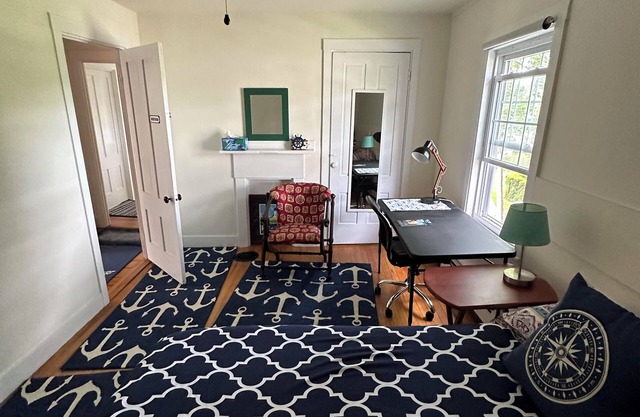 Captain's Quarters Guest Room w/Private Bath & Entrance. Best Value in Town!