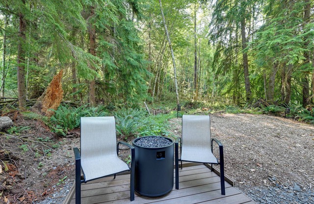 Carbonado Studio w/Deck & Blackstone Griddle!