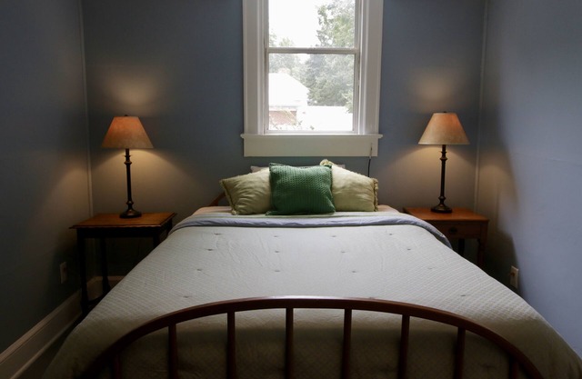 Cardinals Roost Virginia Apartment: On Boulevard - Sleeps 3