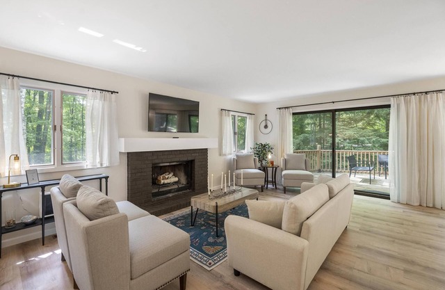 Careyover Guest House-Private setting, near Tunnel of Trees, close to everything