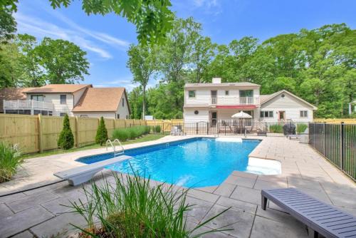 Caribbean Themed Pool Home - 25 min to USNA