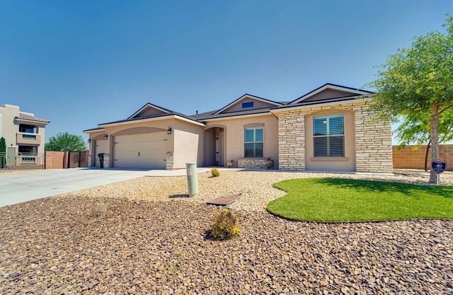Carlsbad Retreat w/Fire Pit & Fenced Yard!