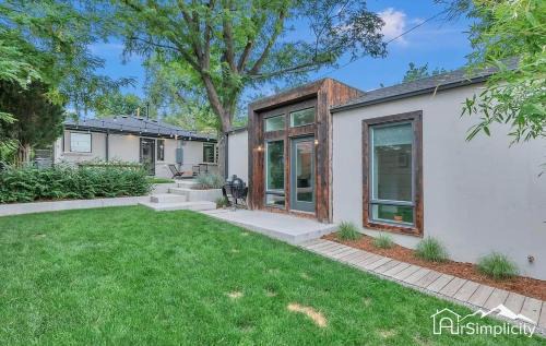 Carriage House Near Rocky Mountain Lake