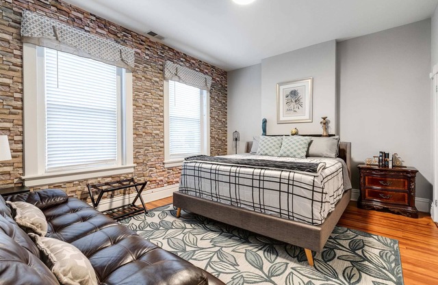 Carytown Home/Fenced Yard/3 TVs/Family-Friendly