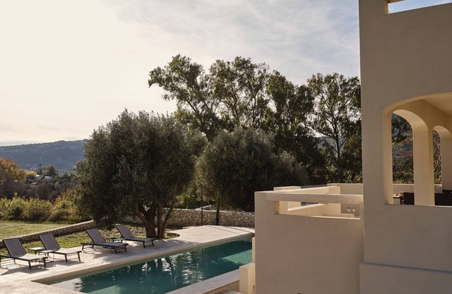 Casa Azilem-5 bedrooms, private outdoor pool, dedicated working space!