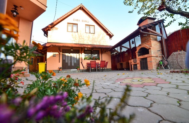 Casa Banu locatie centrala in zona linistita ideala pentru grup de max 8 adulti.