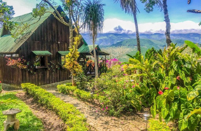 Casa Campestre estilo Chalet Los Pirineos - Cerca a Cali