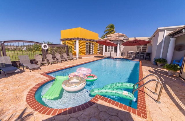 CASA CANAVERAL-TropicalPrivatePool-14Family-sized! Near Rafael Hernandez Airport