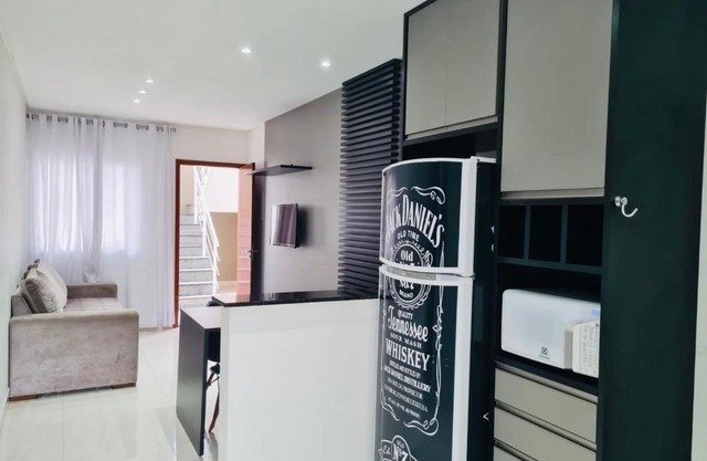 Casa com jacuzzi dentro de condomínio em Bertioga.