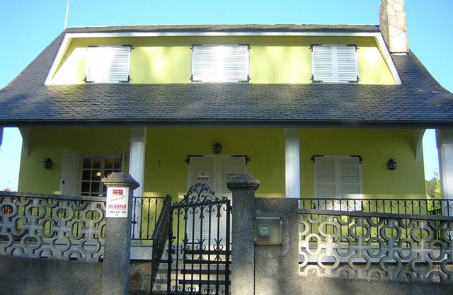 Casa con jardín en la playa de Almieiras