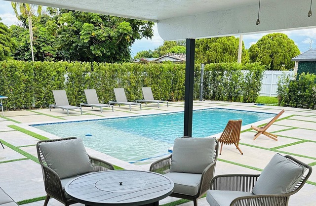 Casa con Piscina Climatizada, Cancha de Baloncesto