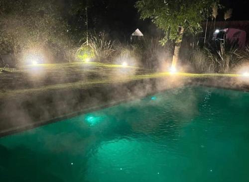 Casa con piscina privada climatizada e iluminada en exclusivo Golf Country Club Campo de Golf de 18 hoyos Piscina cubierta climatiza del club Canchas de futbol y tenis profesionales iluminadas Recreación Infantil Market y todo tipo de servicios