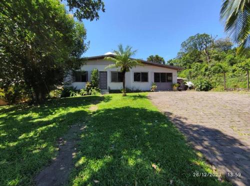 Casa de campo, Piscina e Cristo