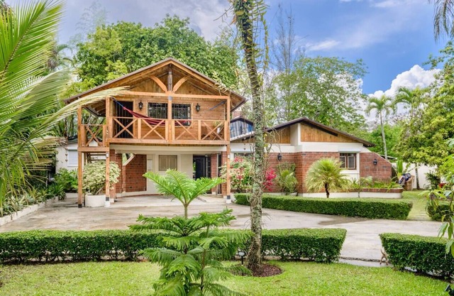 Casa del Rio Villa W/River, Pool & Mountain View