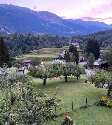 Casa Dorino - luogo idilliaco, ideale per famiglie, terrazza ed ampio giardino, vista montagne, sauna privata