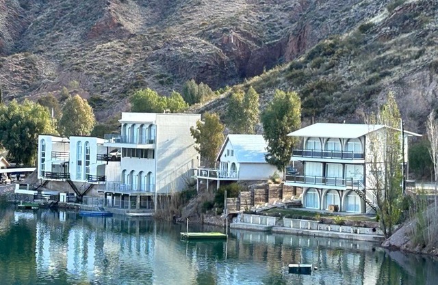Casa en Los Reyunos, Ubicación perfecta Frente al lago