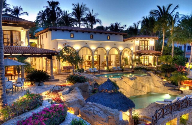 CASA ENCANTOn6 Bedroom, Fully Staffed, Luxury Oceanfront Villa.