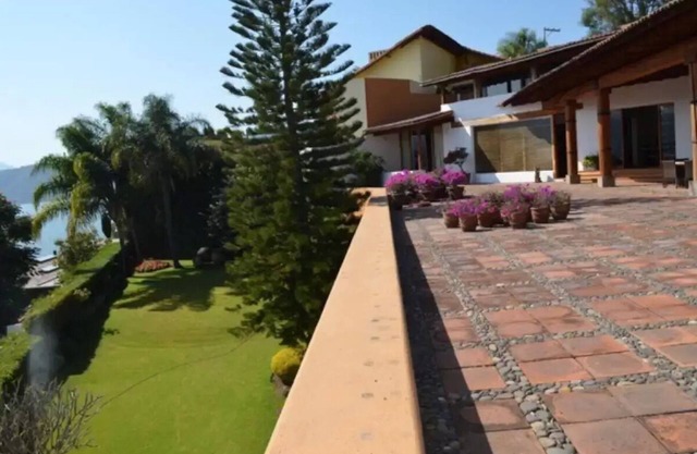 Casa Estilo Mexicano en Valle De Bravo. Vista al Lago
