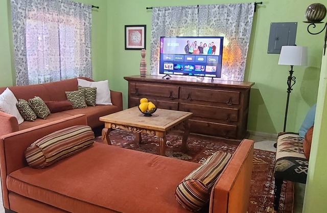 Casa Guamuchil en el centro de Alamos