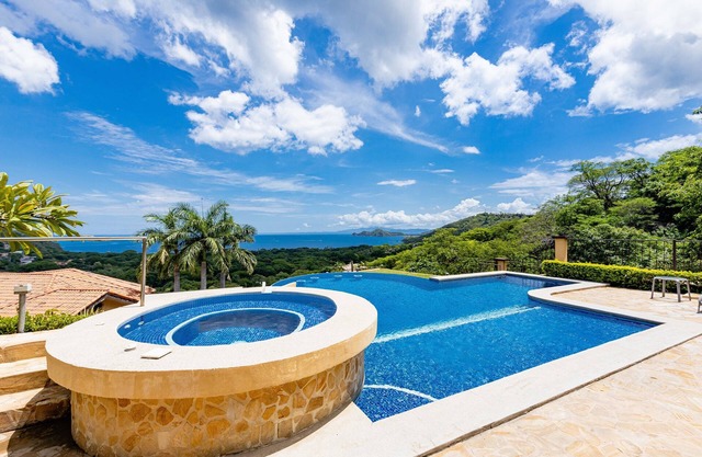 Casa Ilan Ilan. Perfect Large, Spacious ocean view home for family gatherings.