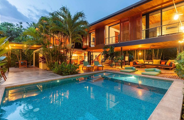 Casa Lalu 4 Bedroom Home Steps from Hermosa Beach