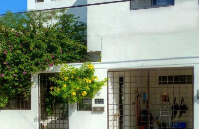 Casa Loro - Modern 3BR Home with Pool Perfect for Divers or Family Groups
