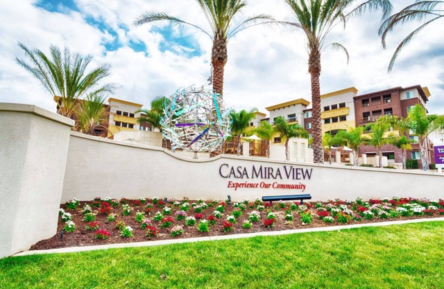 Casa Mira View: Chic 2-BR Apartment with AC & Fitness Room in Vibrant San Diego