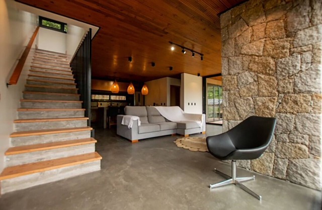 Casa moderna prox ao centro Praia do Rosa/SC