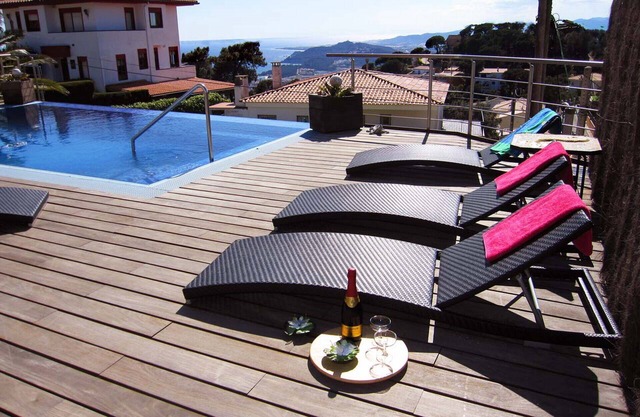 Casa Molinero – Apartment with heated pool, private terrace & dogs welcome