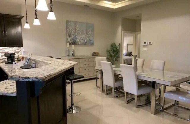 Casa Nicolás: Executive Style House in a Quiet Country Club Neighborhood.