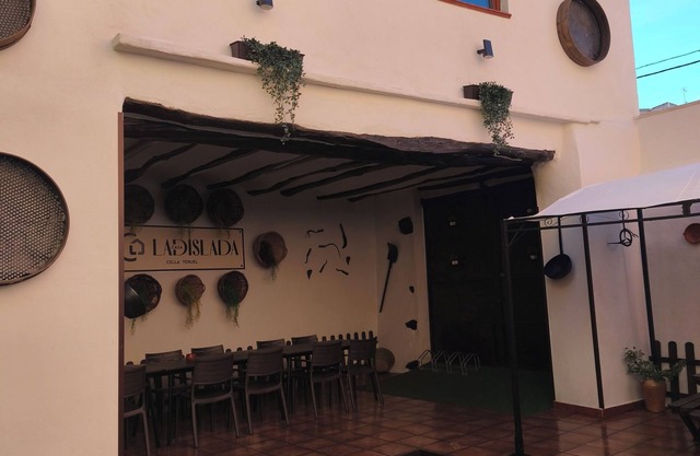 Casa rural con barbacoa, sala de juegos ideal familias y grupos. Teruel