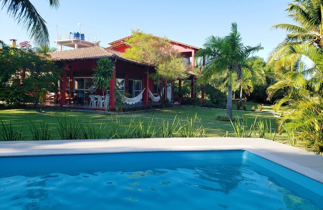CASA VISTA LINDA, with swimming pool, 5 suites, beach tennis, optional chalet plus 3 suites