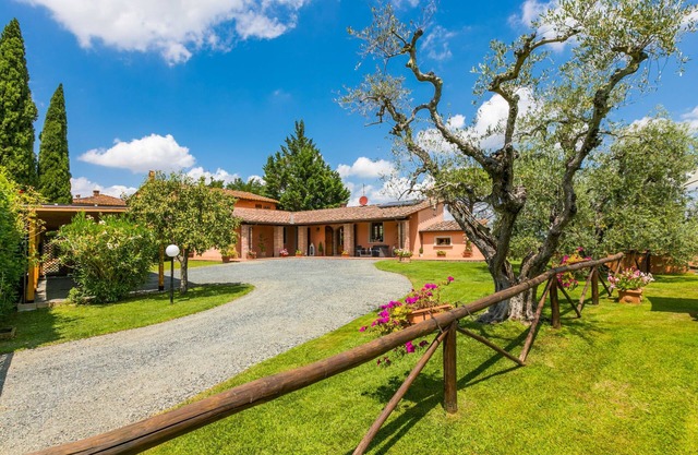Casale L'Uliveta by Interhome