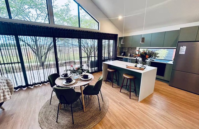 Cascade - Luxe 2-bedroom villa at Small Batch Brewery & Hop Farm on 40 acres
