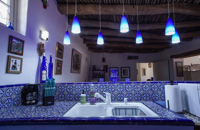 Casita Azul, Mesilla Plaza Only Steps Away