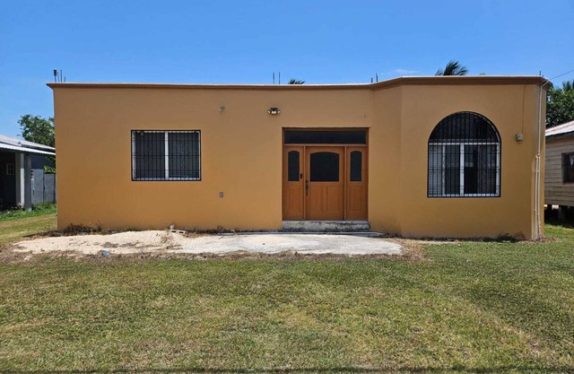 Casita Cocoa 3-bedroom house in delightful Corozal Town with AC