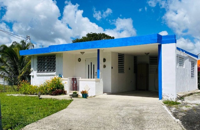 Casita de Campo in Cayey with 2-bedroom AC & WiFi.