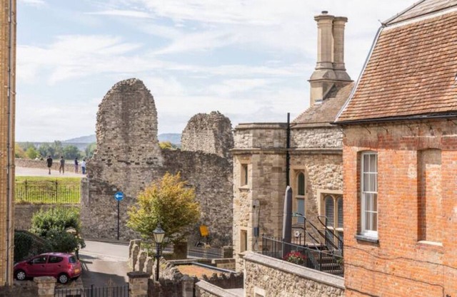 Castle Garden View - Two Steps from Central Rochester High Street