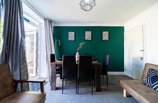 Castle View Haven-Quirky and Cosy 5 Bedroom in Strood/Rochester with Castle view