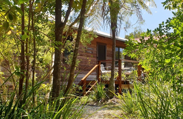Casuarina Cottage - walk to town - Mountain views.