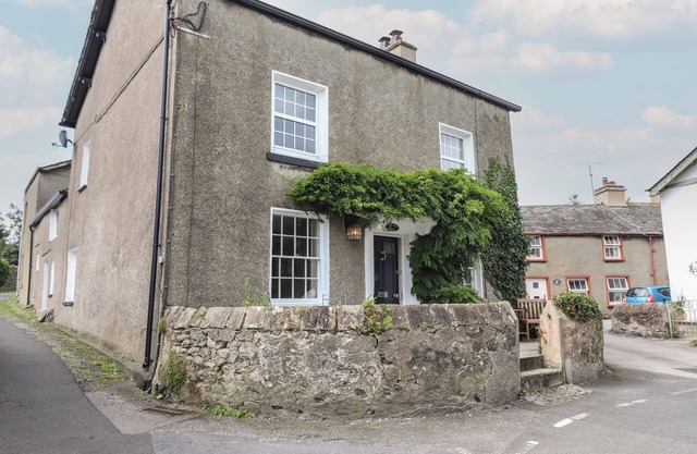 CATON LANE HOUSE, pet friendly, with open fire in Cark In Cartmel