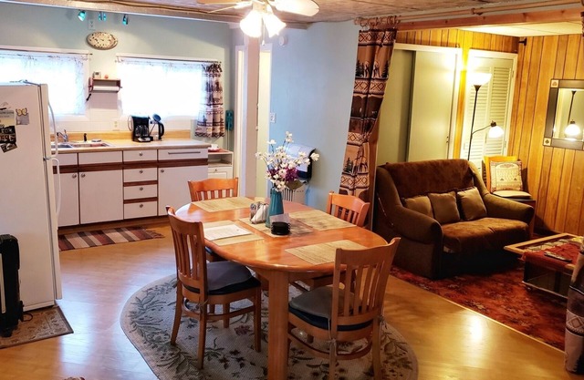 Catskill Cottage - Cozy Getaway For Up To 6, near Windham & Hunter, NY skiing