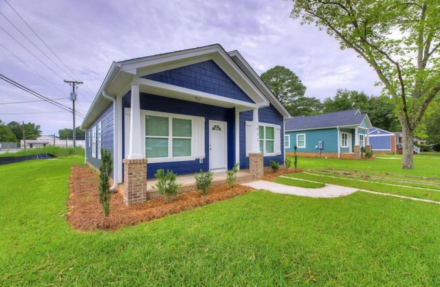 Cayce Sister Houses | Sleeps 14 | Mins to CAE