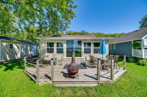 Cayuga Lake Cottage Private Dock and Deck!