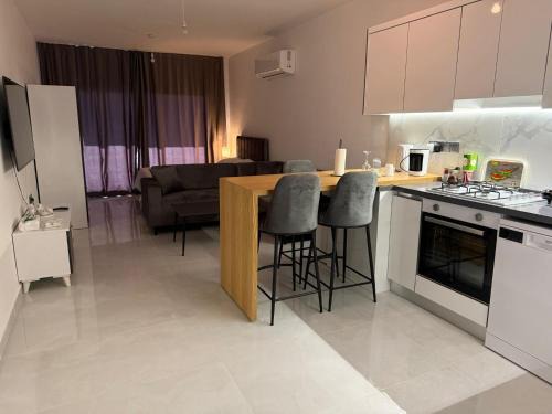 CEASAR RESORT STUDIO Consus