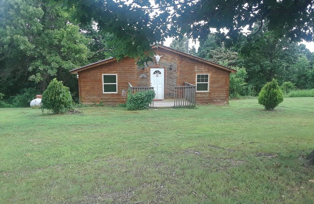 Cedar Cabin located on a working Buffalo Farm near the Buffalo National River